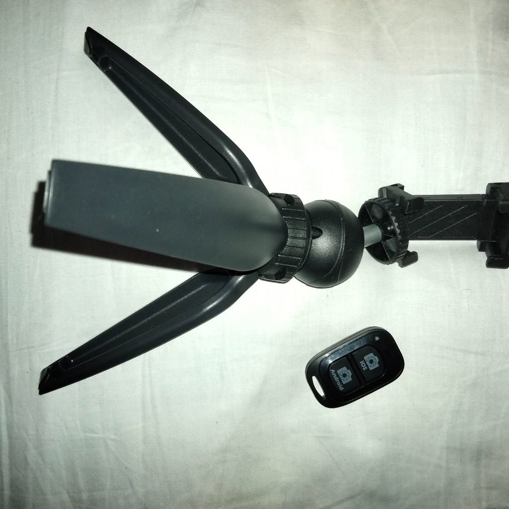 NEW NO BOX CAMERA STAND WITH REMOTE